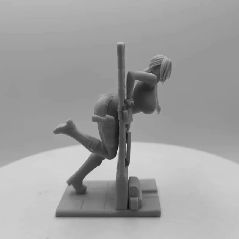 Karikatür Oyun Karakteri 1/24 Ölçekli Reçine şekilli kalıp Kiti Yüksekliği 64mm Sıkışmış Kız Demonte ve Boyasız DIY Oyuncak Diorama - 3