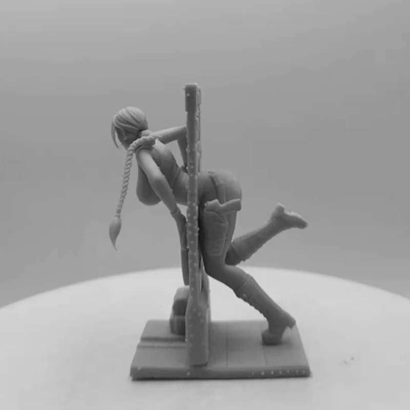 Karikatür Oyun Karakteri 1/24 Ölçekli Reçine şekilli kalıp Kiti Yüksekliği 64mm Sıkışmış Kız Demonte ve Boyasız DIY Oyuncak Diorama - 4