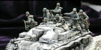 klasik 1/35 ölçekli Alman Zırhlı Asker Şarj 8 kişi minyatürleri İKINCI dünya savaşı Reçine model Seti şekil Ücretsiz Kargo